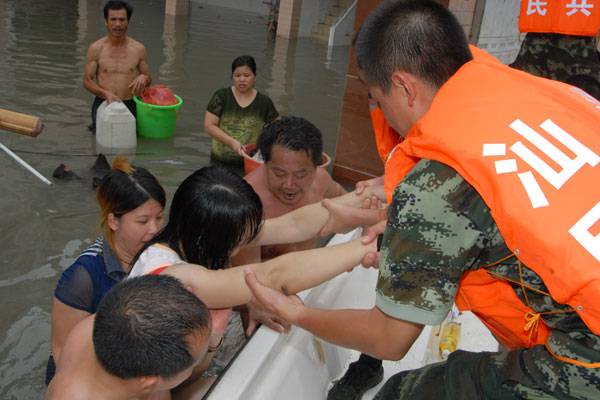 汕頭水災(zāi)重災(zāi)孤村民兵救援已分隊挺進