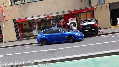 悉尼銀行劫案:劫匪用保時(shí)捷撞開墻用日本車跑路