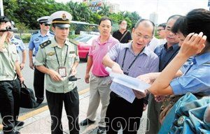 國慶游廣東遇黑導游黑大巴可撥12301舉報