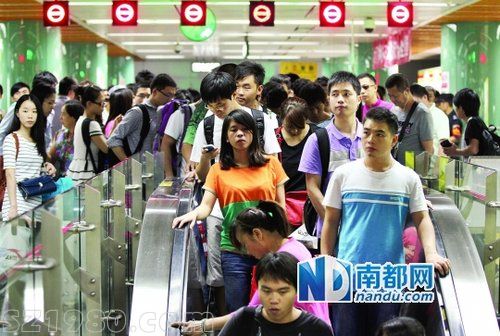 國慶長假<a href=http://www.zshb029.com/shenzhen/ target=_blank class=infotextkey>深圳</a>迎送客逾450萬 創(chuàng)歷年新高