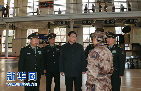 習(xí)近平視察濟(jì)南軍區(qū)：觀(guān)看新兵刺殺射擊訓(xùn)練