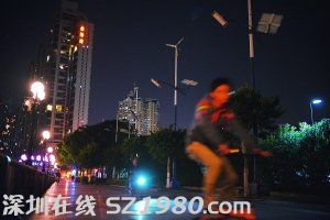 廣州一盞節(jié)能路燈3.6萬(wàn)元 換個(gè)電池幾千元