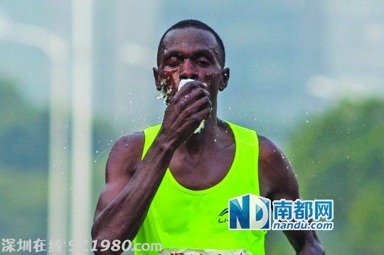 馬拉松國(guó)內(nèi)選手第一名來(lái)自<a href=http://www.zshb029.com/shenzhen/ target=_blank class=infotextkey>深圳</a>