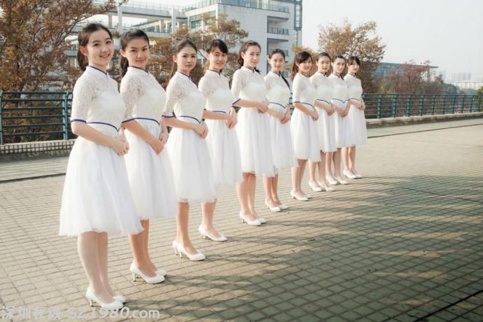 浙江大學(xué)禮儀隊(duì)美女靚照走紅 VS央視新晉美女主播楊茗茗（組圖）