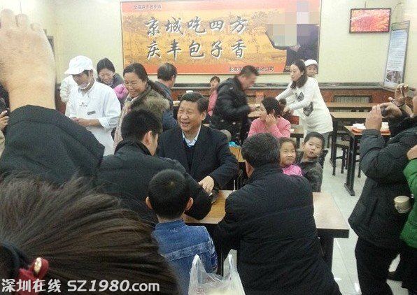 習(xí)近平包子鋪排隊(duì)就餐 自己買單端盤子(組圖)
