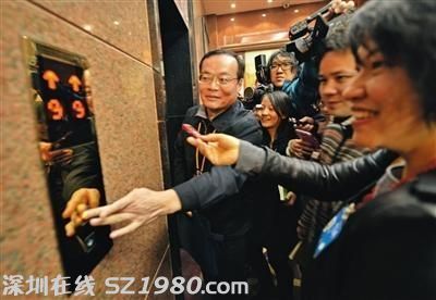 東莞市長被追問掃黃和經(jīng)濟轉(zhuǎn)型 回答 嘿嘿 