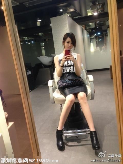 韓國女星李多海近日出演新劇，宣傳照及微博自拍讓人發(fā)現又 變臉 了！李多海曾大方承認整容，稱自己以前是胖臉?，F在的李多海臉更小更尖，被疑再整容 回春 。