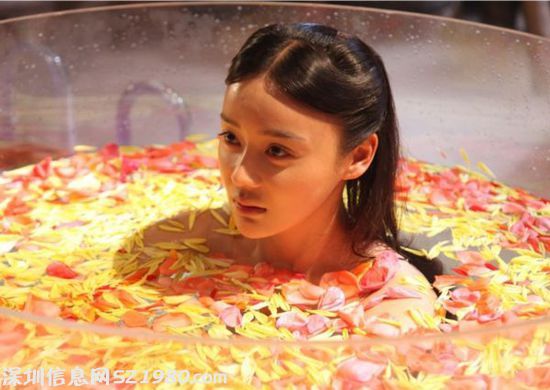 袁姍姍再現(xiàn)西紅柿蛋湯澡 將雷人進(jìn)行到底(組圖)