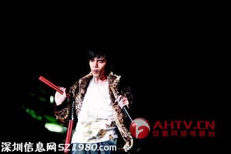 周董悉尼開唱28支雙節(jié)棍被扣 周杰倫劉德華張學(xué)友陳奕迅明星演唱會遭遇不幸大盤點(diǎn)（圖）