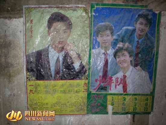 老屋墻上91、92年貼的海報還在。