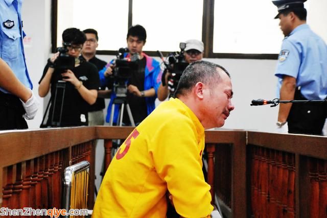 佛山司機駕公交撞人致1死28傷 當(dāng)庭求死(圖)