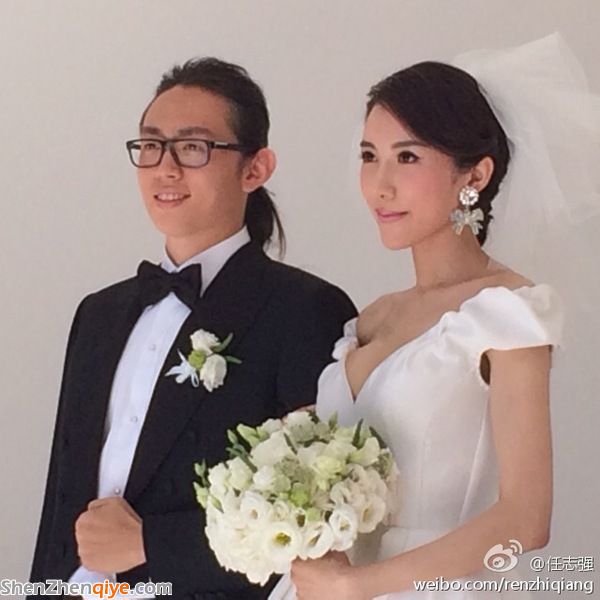6月28日，據(jù)任志強(qiáng)微博發(fā)布的圖片顯示，潘石屹兒子潘瑞于今日舉行婚禮，新娘美艷動(dòng)人。圖片來源：任志強(qiáng)微博