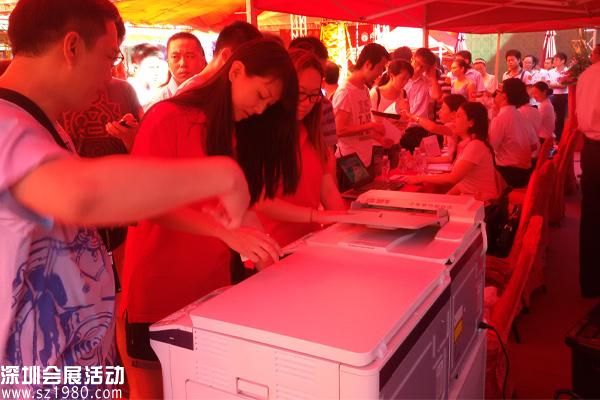 <a href=http://www.sz1980.com/shenzhen/ target=_blank class=infotextkey><a href=http://www.zshb029.com/shenzhen/ target=_blank class=infotextkey>深圳</a></a>樓市驚現(xiàn)瘋狂搶房日 5盤入市加推掀回暖潮