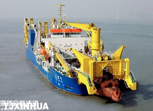 天鯨號(hào)挖泥船可將海底泥沙抽出堆積到海島上，既能加深島礁周邊海域水深方便駁船，又能增加海島面積。