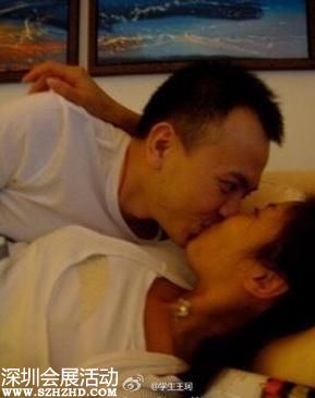 王珂曬與愛(ài)妻劉濤激吻照 網(wǎng)友吐槽太多刪微博