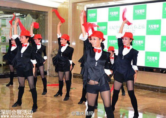 為上春晚 廣場(chǎng)舞大媽集體整容 團(tuán)員平均年齡58歲