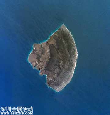 布蘭基亞島衛(wèi)星照片。小島是委內(nèi)瑞拉沿海八座海面珊瑚礁之一，適合深海和淺海潛水，也是沖浪者熱衷到訪的地方。