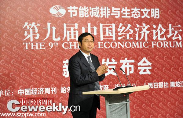 哈爾濱市委秘書長(zhǎng)回應(yīng)穿萬(wàn)元羽絨服指揮救災(zāi)(圖)