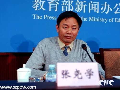 張堯?qū)W既是教育部官員，又是清華大學(xué)教授，身份備受關(guān)注