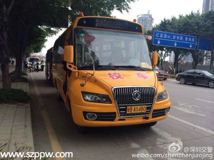 深圳交警嚴(yán)查校車交通違法