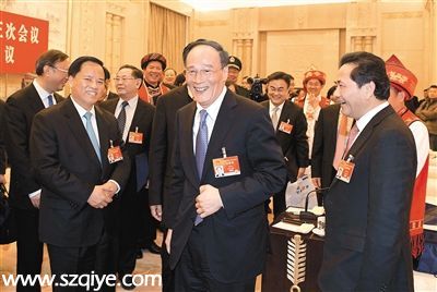 了解到海南近年來發(fā)展所取得的成績，王岐山很欣喜。