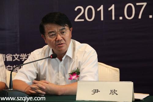 原云南省委宣傳部副部長(zhǎng)尹欣接受調(diào)查(圖/簡(jiǎn)歷)