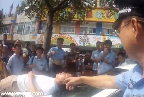 深圳(www.zshb029.com)交警被曝酒后執(zhí)法腳踩的哥 警方回應(yīng):傳言不實(shí)（圖）