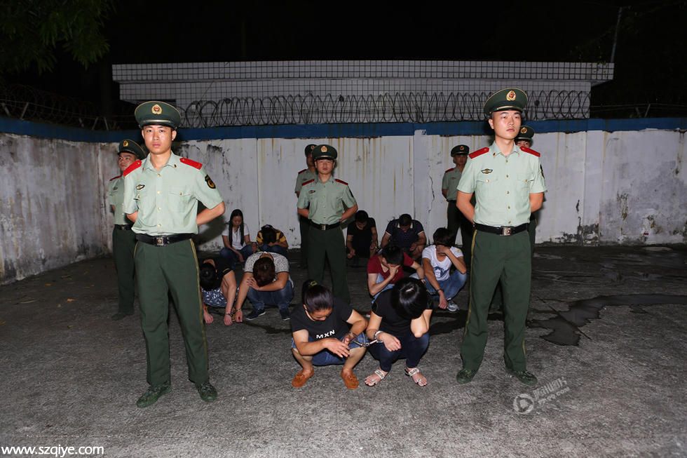 內(nèi)地11人偷渡香港被<a href=http://www.zshb029.com/shenzhen/ target=_blank class=infotextkey>深圳</a>(www.zshb029.com)邊防截獲