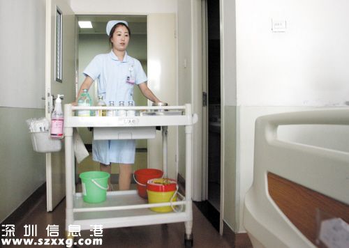 工作中的小郭。