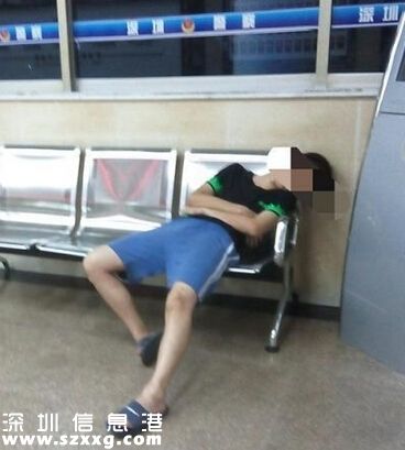 深圳(www.zshb029.com)一少年進(jìn)派出所睡覺家長(zhǎng)不去接 網(wǎng)友：半夜想省打車費(fèi)的父母？