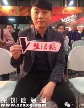 就是這樣一個不自信的歌手，卻捧起了好聲音的冠軍獎杯，在那一刻張磊可能自己都沒想到，他歌聲的魅力居然這么大。那么下一步張磊究竟是如何打算的呢？面對記者的疑問，張磊表示雖然之前在好聲音的舞臺上都是翻唱民謠，但自己其實也會寫歌，也希望在創(chuàng)作的道路上繼續(xù)走下去。而對于張磊的這一想法，好聲音節(jié)目組也當場表示，只要張磊寫歌，就一定會發(fā)單曲。