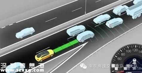 龍大高速路兩車(chē)追尾 司機(jī)被困駕駛室