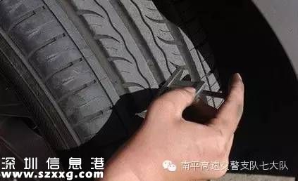 龍大高速路兩車(chē)追尾 司機(jī)被困駕駛室