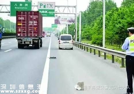 龍大高速路兩車(chē)追尾 司機(jī)被困駕駛室