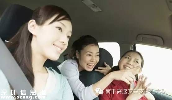 龍大高速路兩車(chē)追尾 司機(jī)被困駕駛室