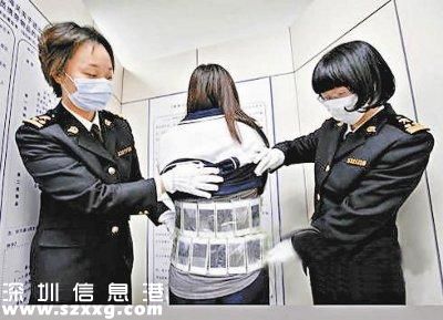 <a href=http://www.zshb029.com/shenzhen/ target=_blank class=infotextkey>深圳</a>(www.zshb029.com)一母親在2名幼女身上藏65部iphone通關(guān)被查