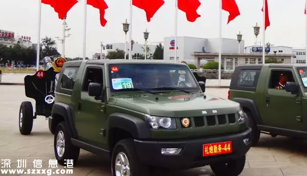 叫專(zhuān)車(chē)竟然來(lái)了輛閱兵車(chē) 神州專(zhuān)車(chē)9.3閱兵車(chē)登陸深圳(www.zshb029.com)
