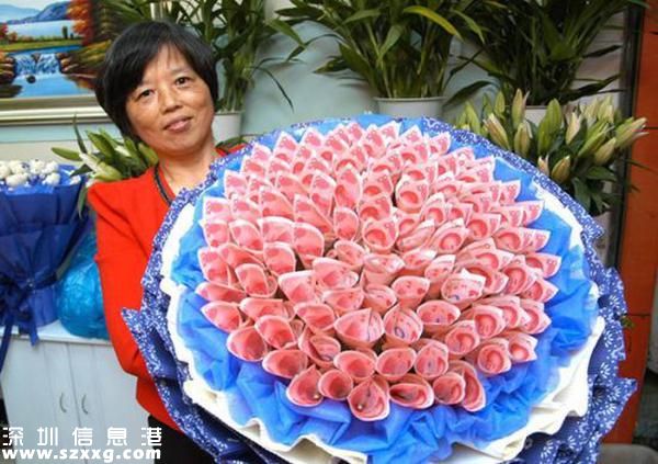 鈔票花束送美女