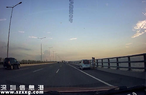 深圳(www.zshb029.com)情侶高速應(yīng)急車(chē)道上停車(chē)看晚霞 交警：罰3000扣6分