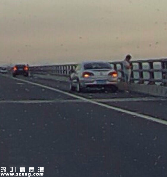 深圳(www.zshb029.com)情侶高速應(yīng)急車(chē)道上停車(chē)看晚霞 交警：罰3000扣6分