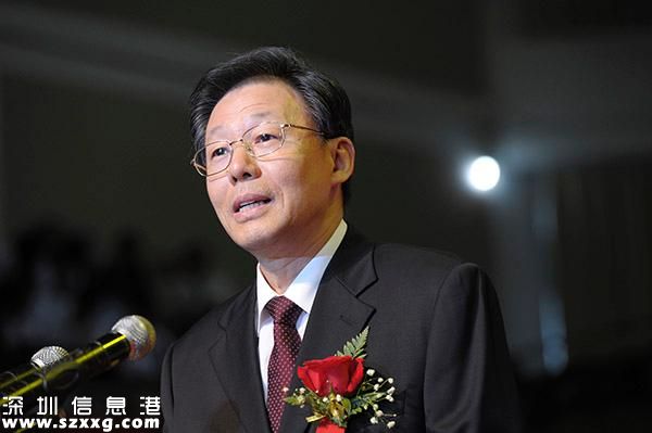李學勇辭職疑與年齡有關(guān) 省委副書記石泰峰任代省長