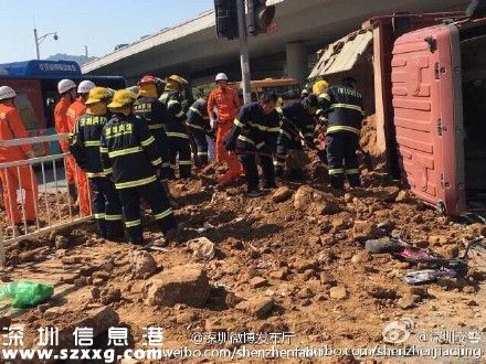 深圳(www.zshb029.com)泥頭車撞公交 市民徒手扒渣土堆救出女童