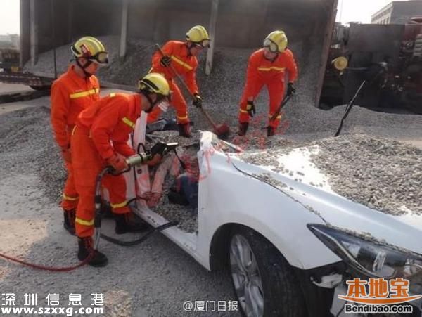 貨車側翻吞沒小車 一對情侶慘被掩埋身亡(圖文)
