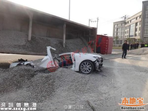 貨車側翻吞沒小車 一對情侶慘被掩埋身亡(圖文)