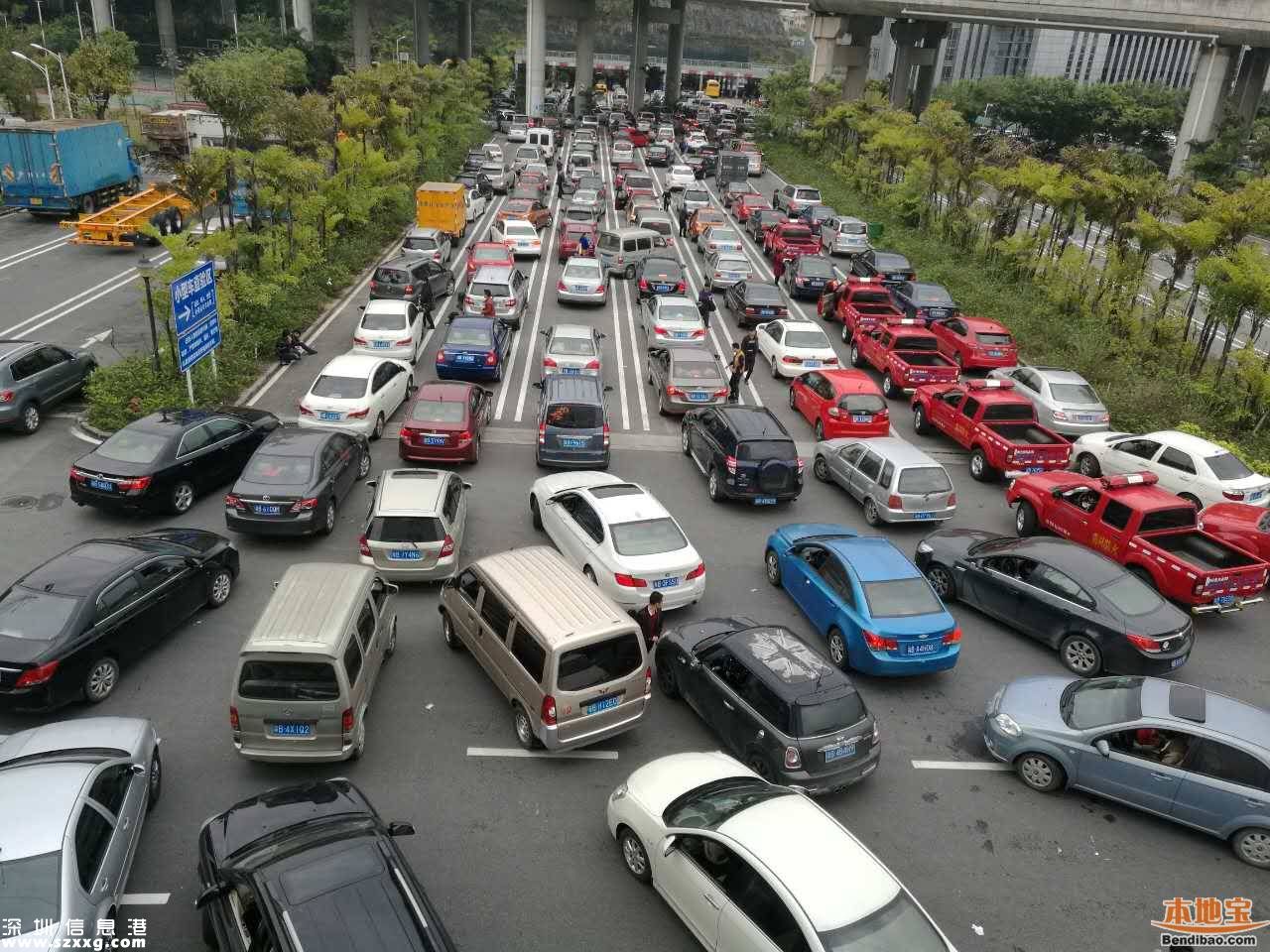 車輛扎堆辦遷出 車管所提醒車主理性安排時(shí)間