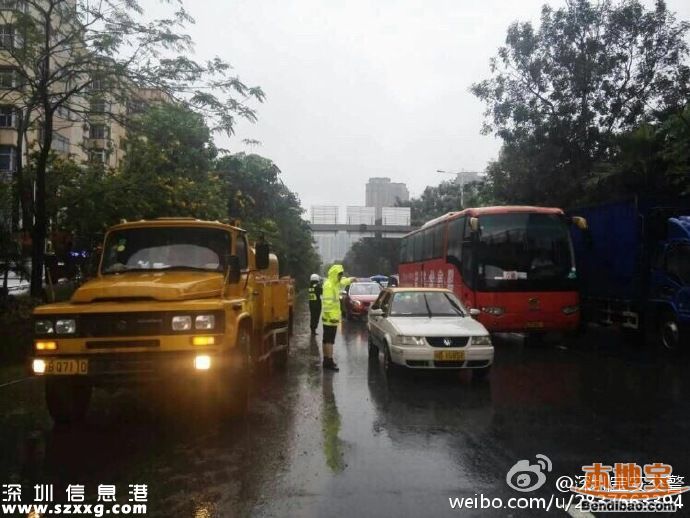 深圳暴雨為何不發(fā)布紅暴？上不上學(xué)家長很糾結(jié)