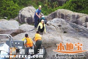 2人徒步被困楊梅坑 邊防官兵組成人肉鎖繩營救