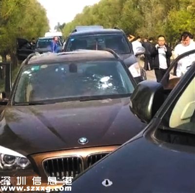 涉案寶馬車(chē)上還留有清晰的彈孔。