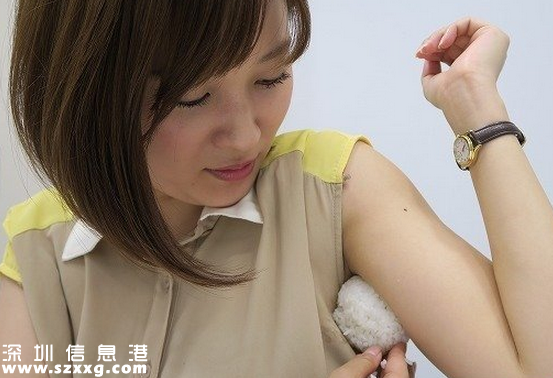 有味道！日本美女腋下飯團(tuán) 網(wǎng)友：隔著屏幕都能聞到（組圖）