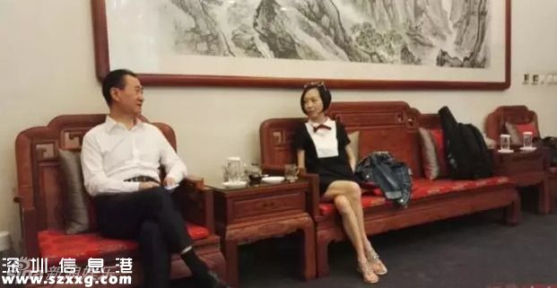 王健林直播斗地主 私人飛機機內(nèi)場景曝光(組圖)